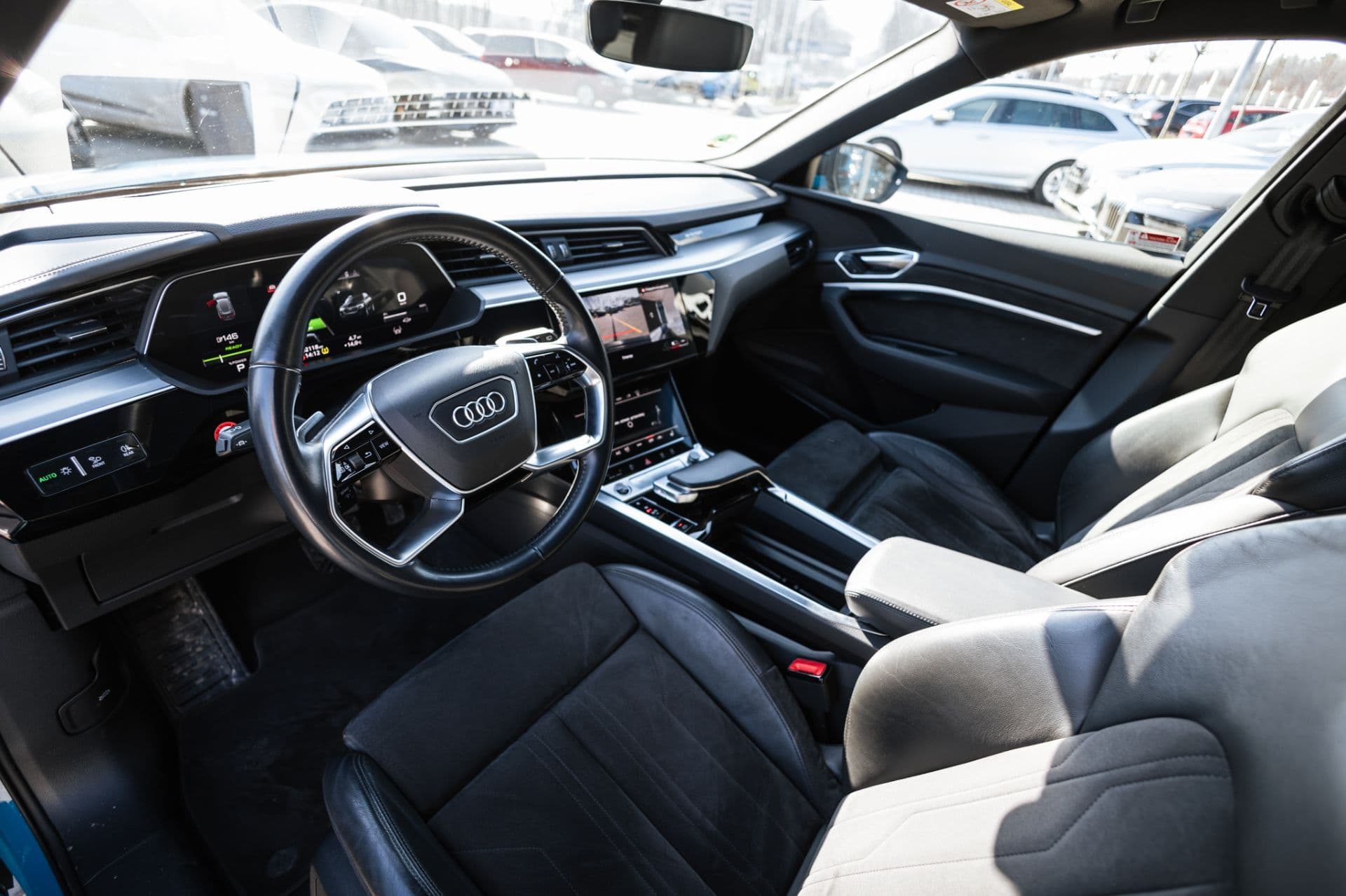AUDI E-TRON thumbnail 6