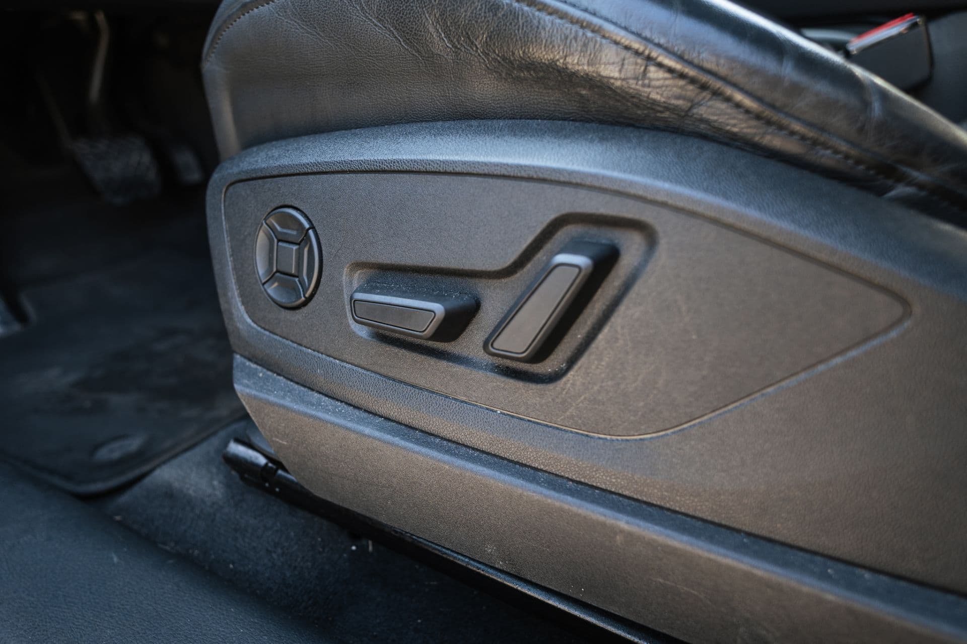 AUDI E-TRON thumbnail 15