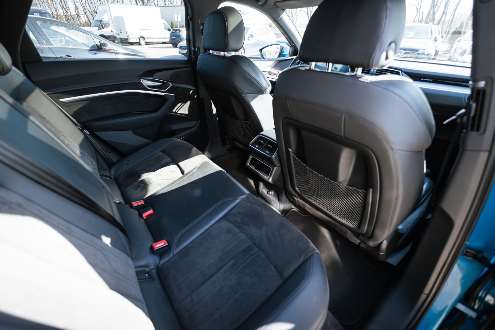 AUDI E-TRON thumbnail 9