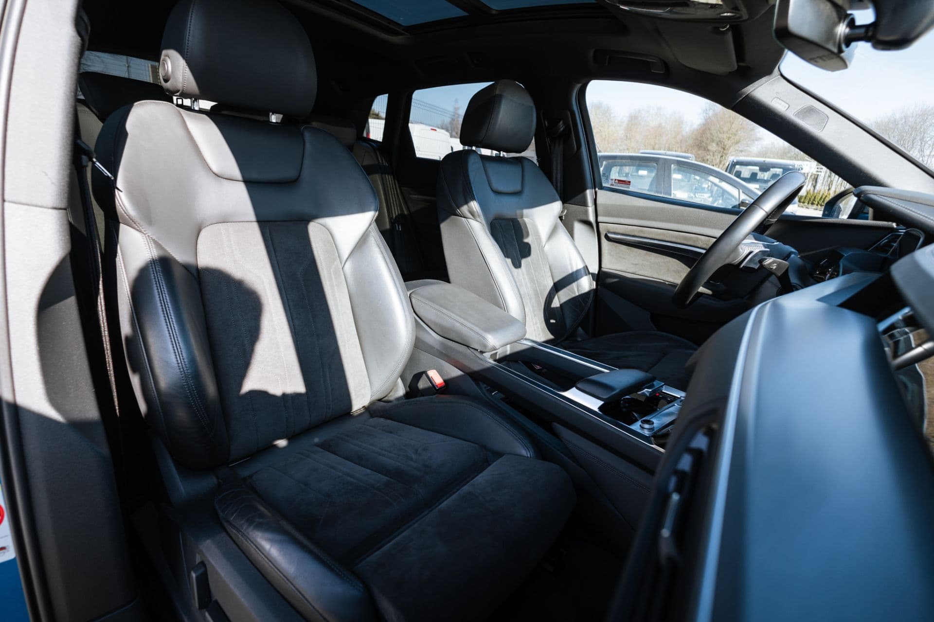 AUDI E-TRON thumbnail 8