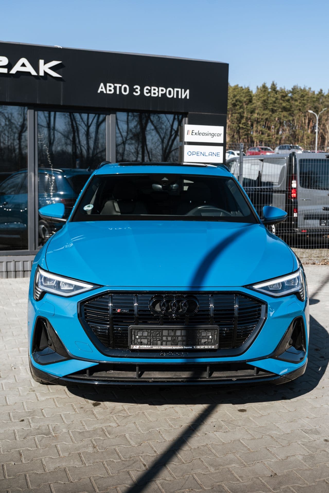 AUDI E-TRON thumbnail 2