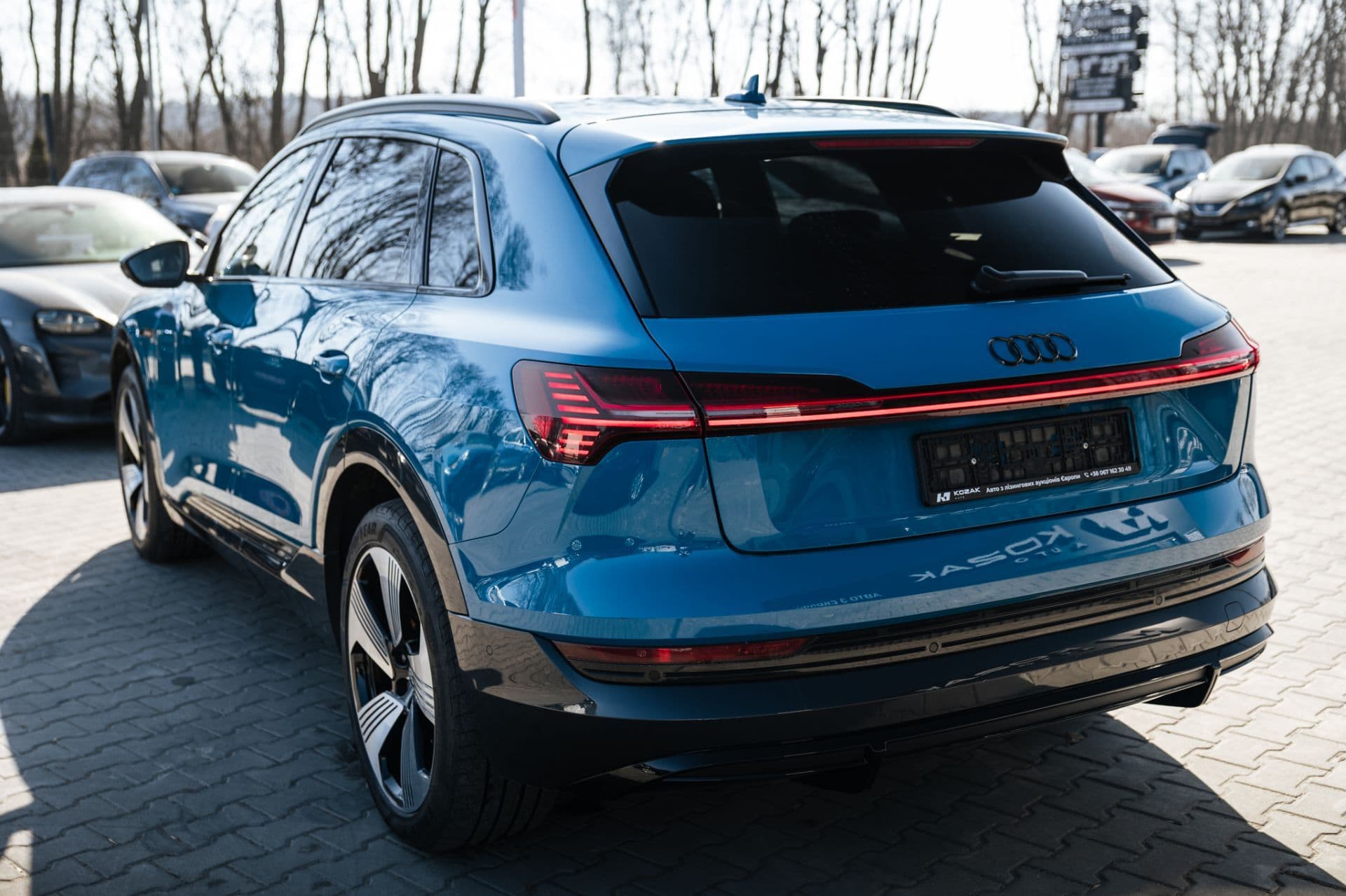 AUDI E-TRON thumbnail 5