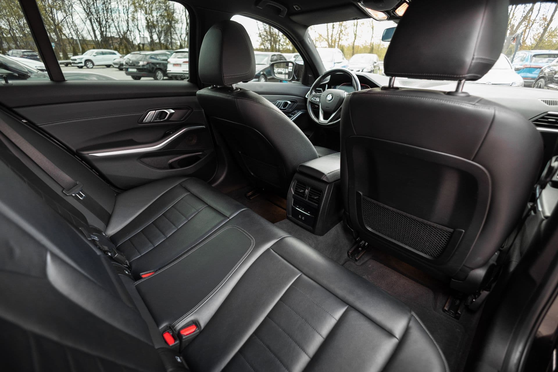 bmw 320d xdrive thumbnail 14
