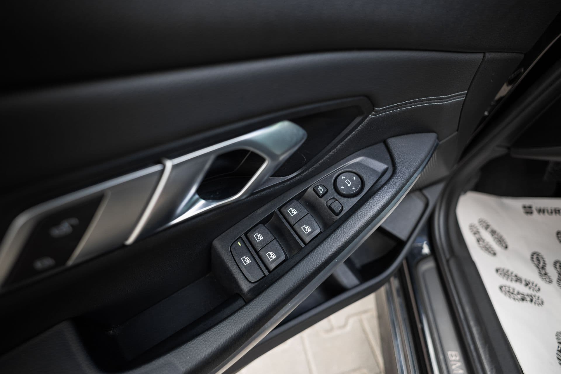 bmw 320d xdrive thumbnail 13