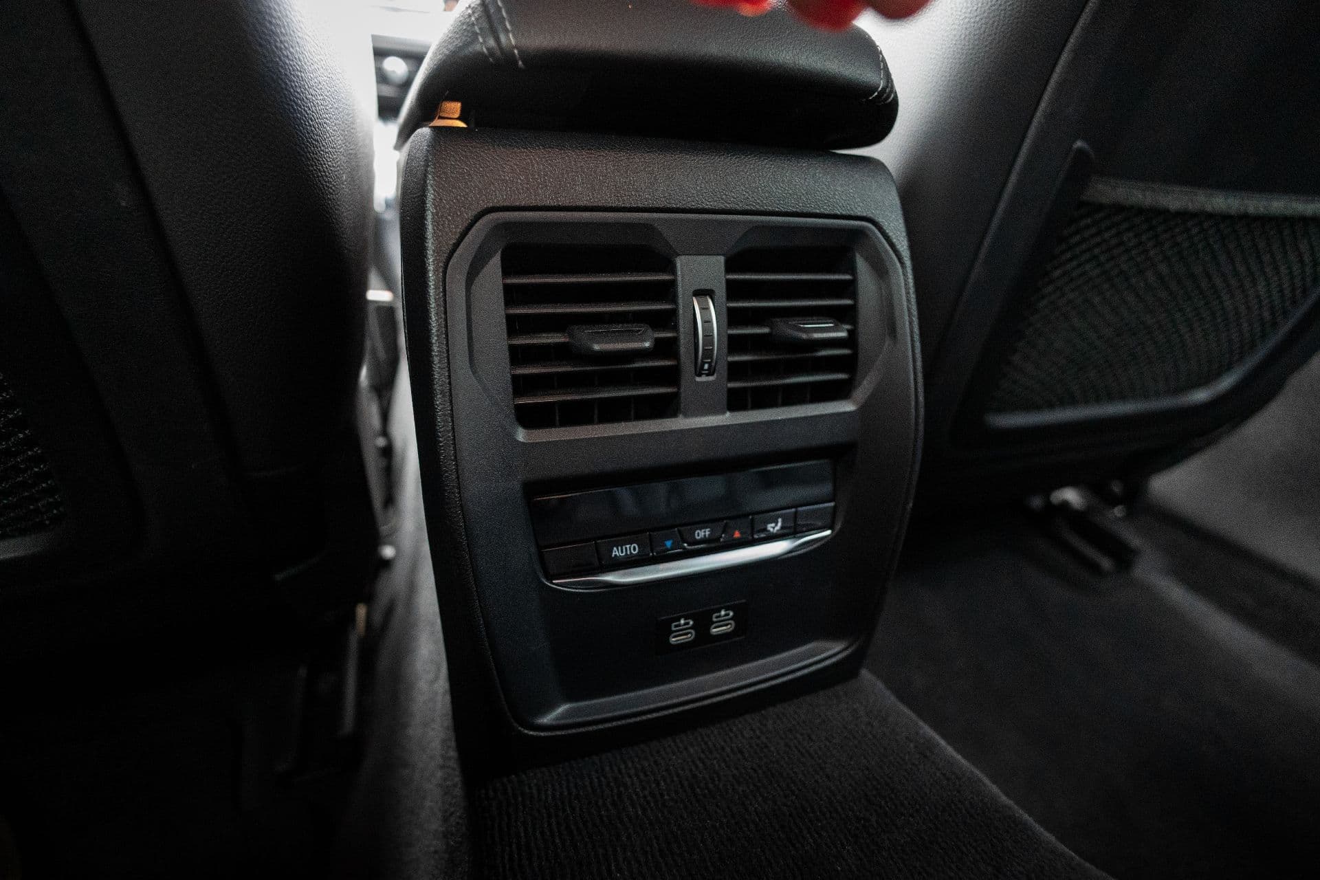 bmw 320d xdrive thumbnail 15
