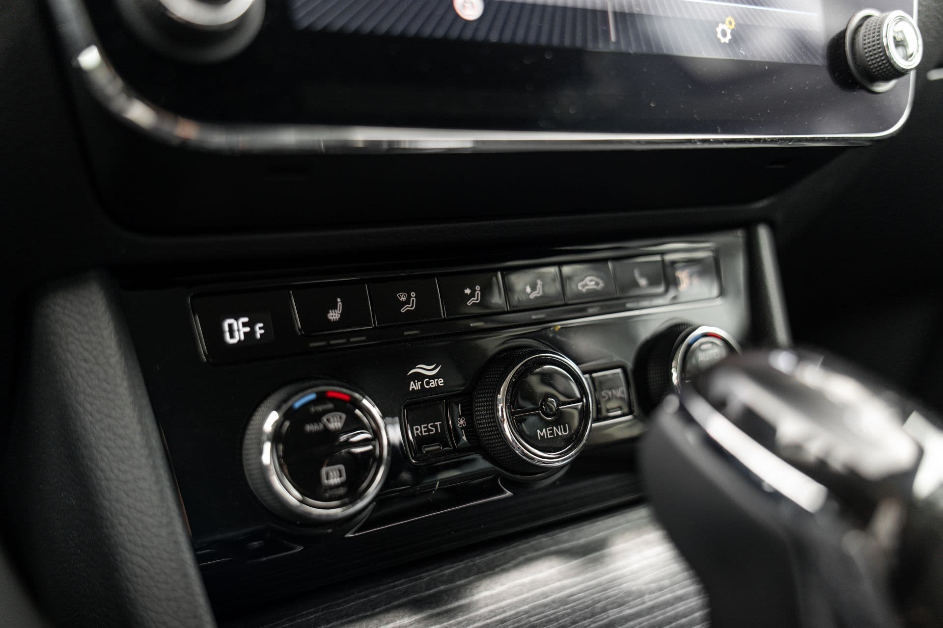 skoda superb thumbnail 14
