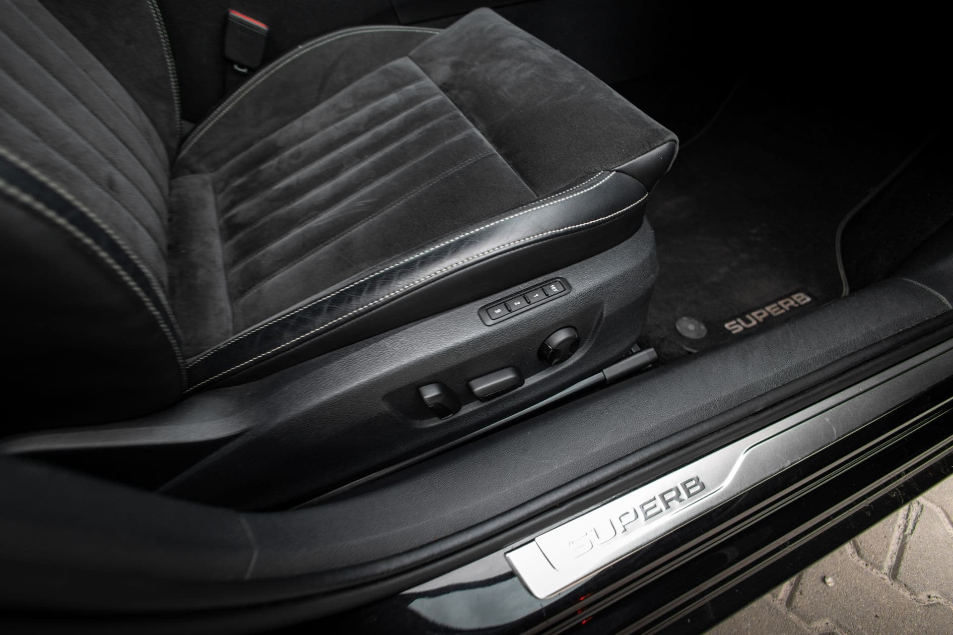 skoda superb thumbnail 13