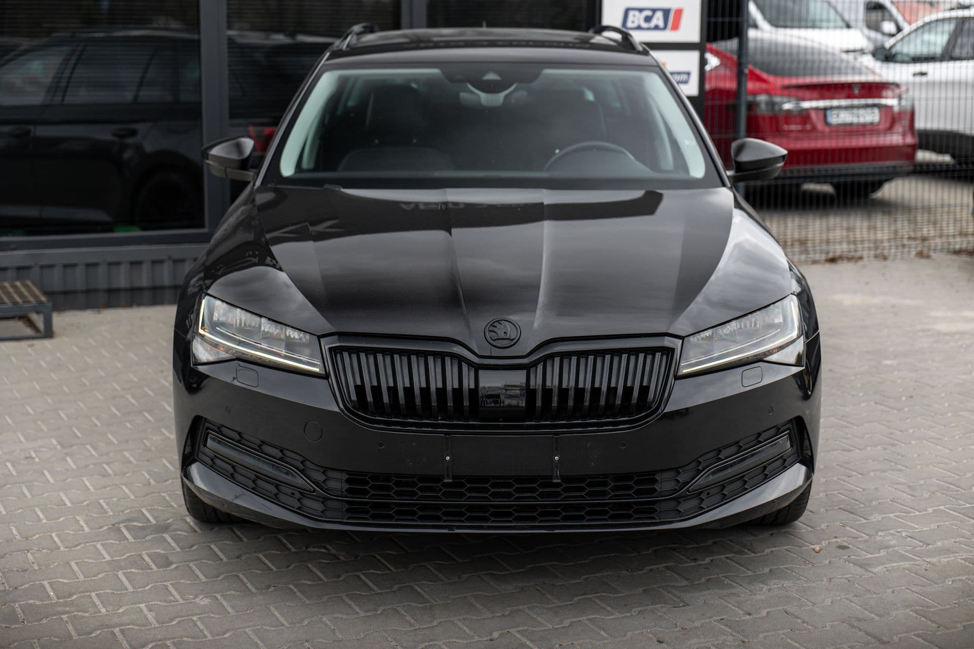 skoda superb thumbnail 2