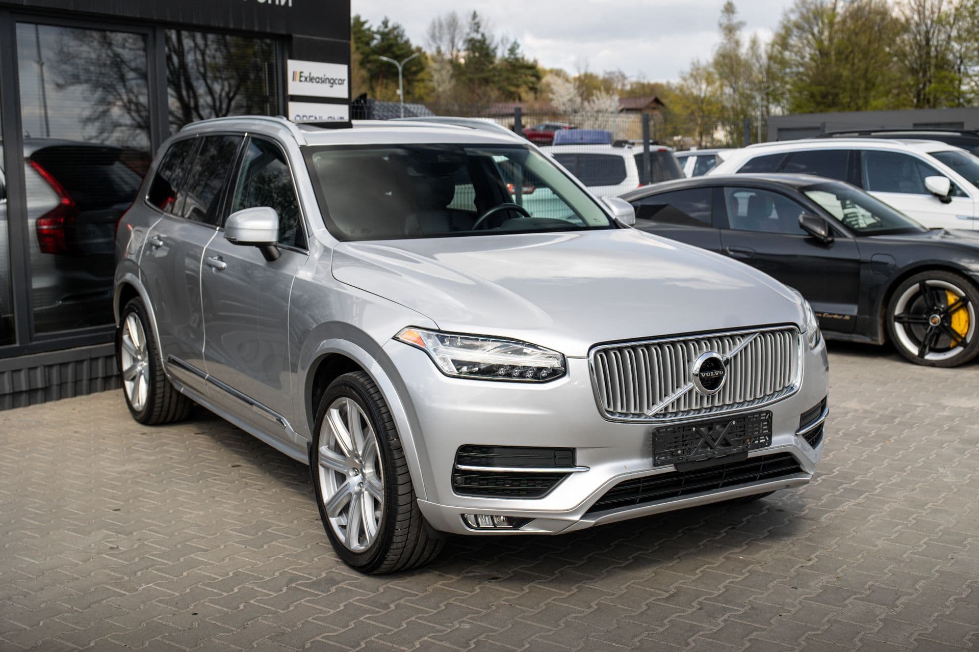 volvo xc90 thumbnail 2