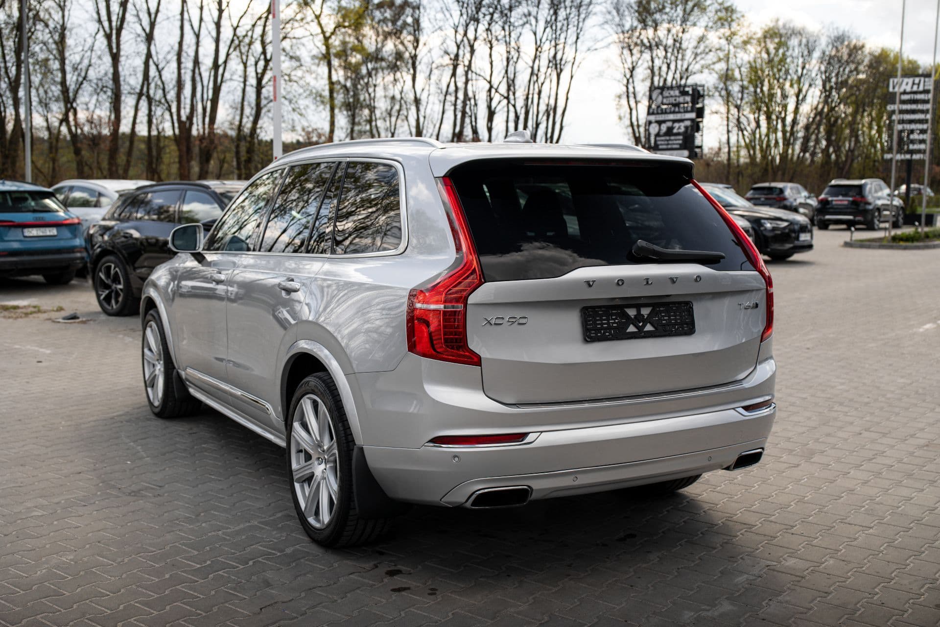 volvo xc90 thumbnail 3
