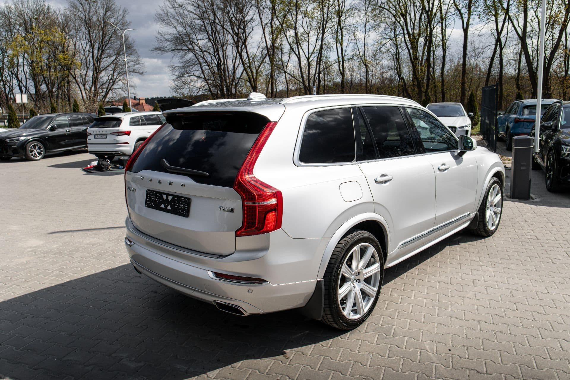 volvo xc90 thumbnail 5