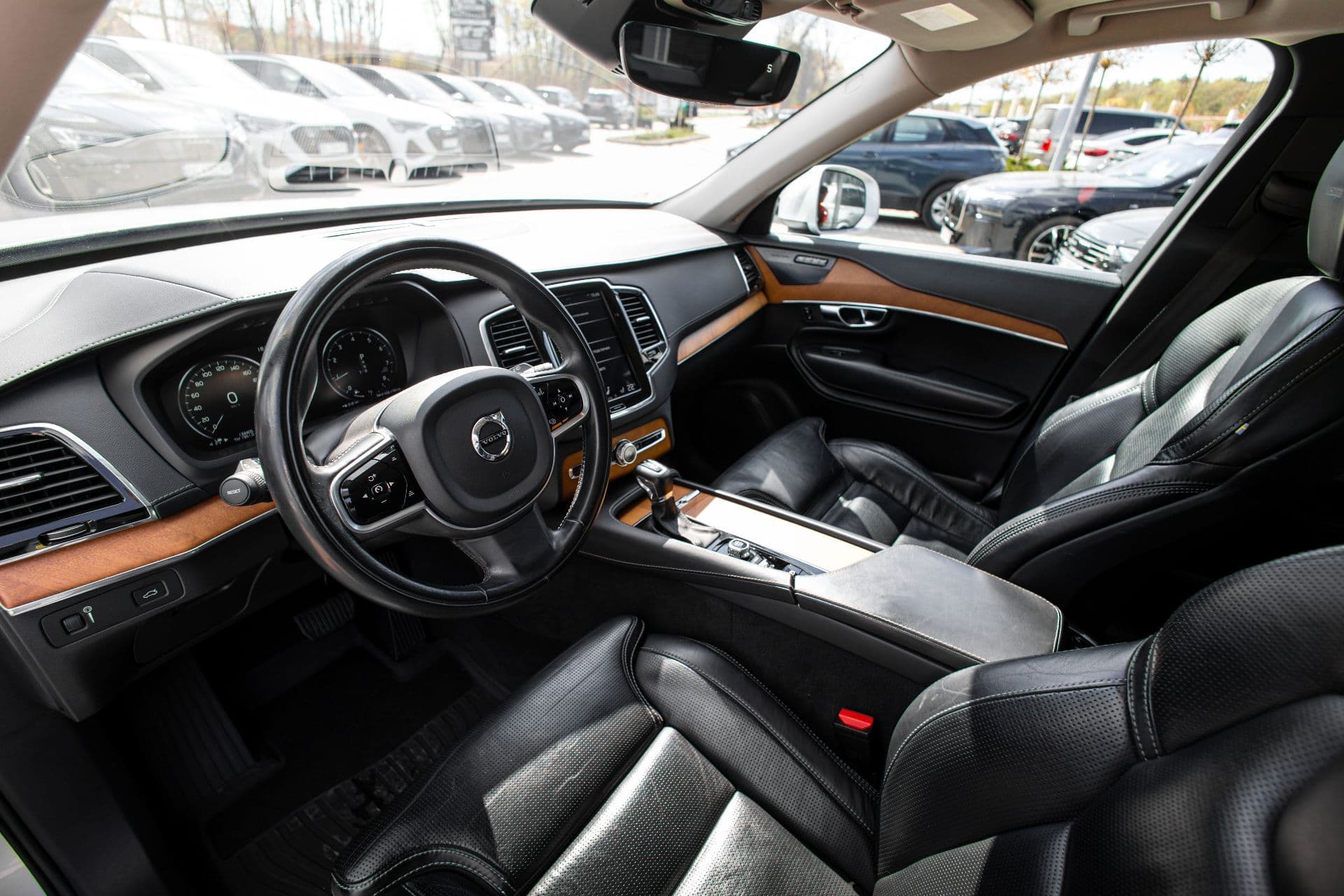 volvo xc90 thumbnail 6