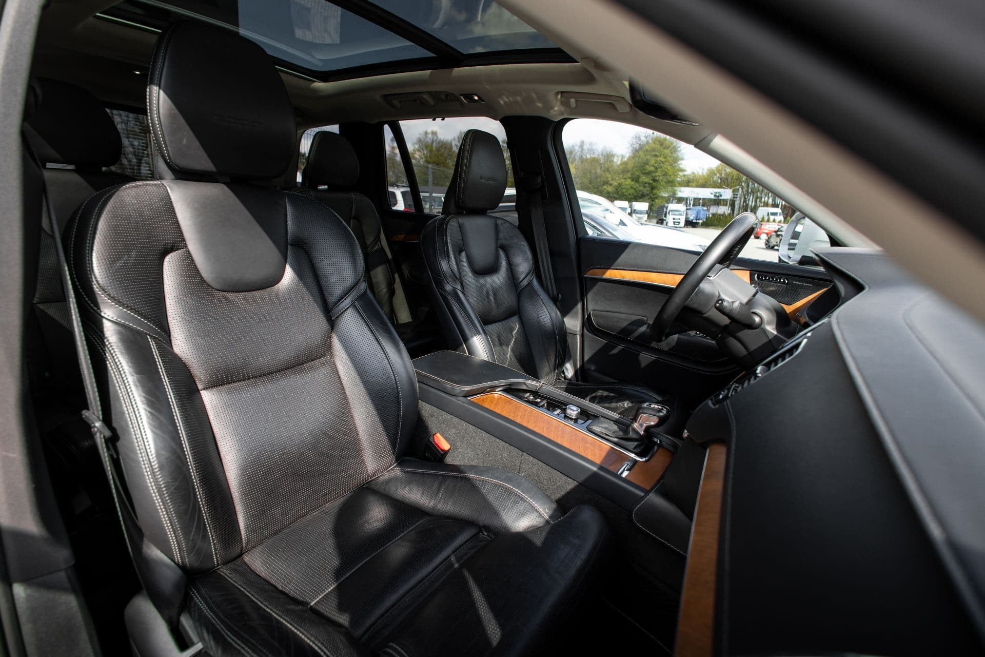 volvo xc90 thumbnail 10