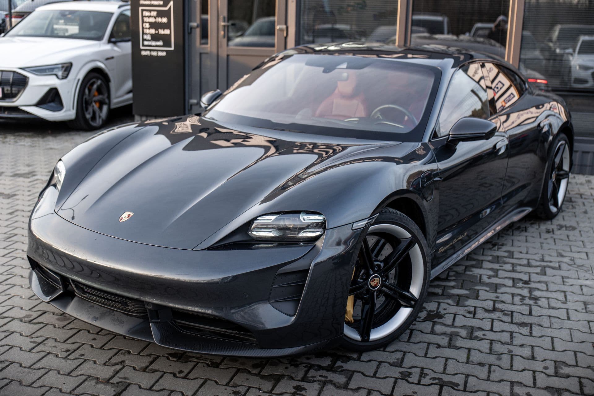 PORSCHE TAYCAN TURBO S 