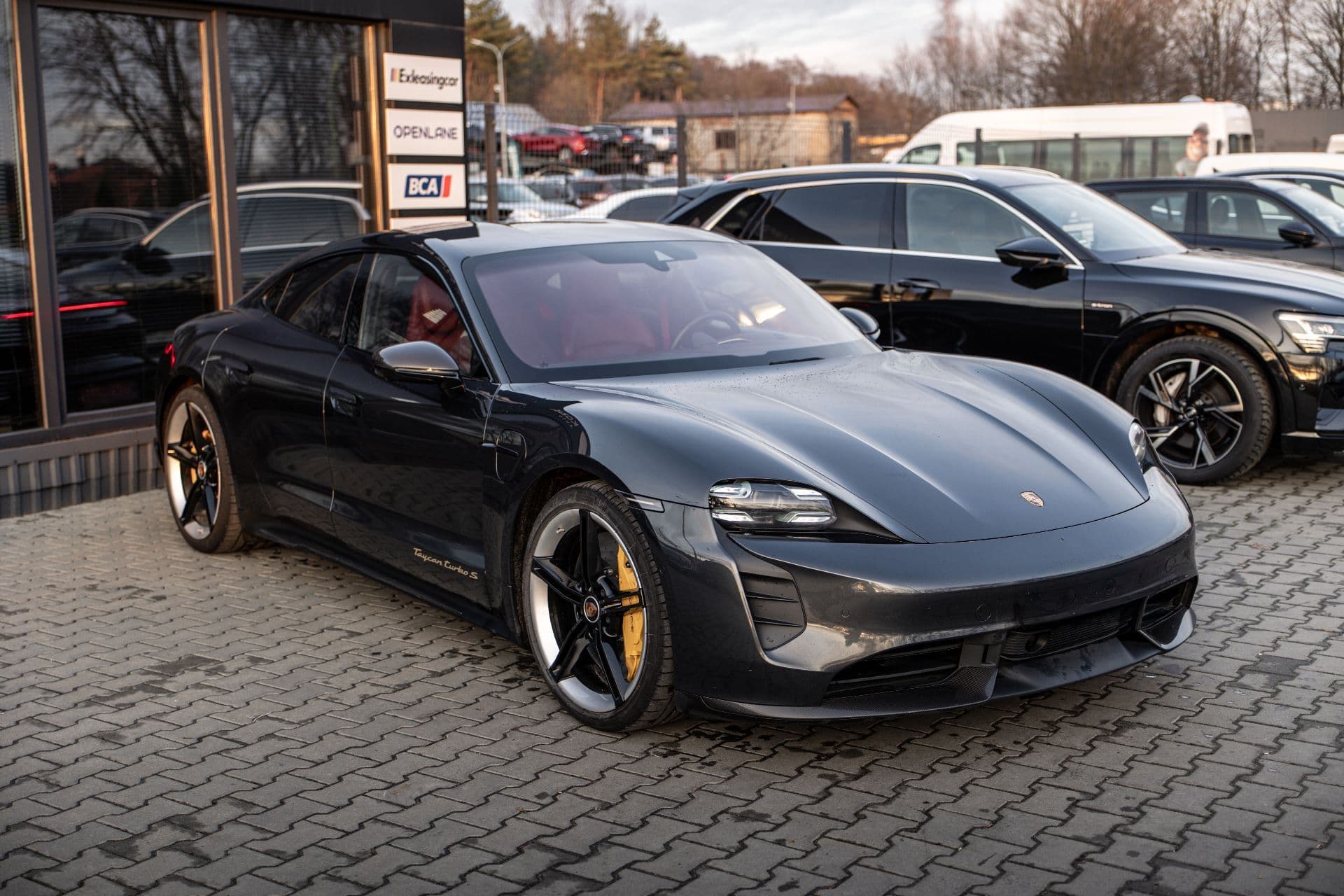 PORSCHE TAYCAN TURBO S  thumbnail 2