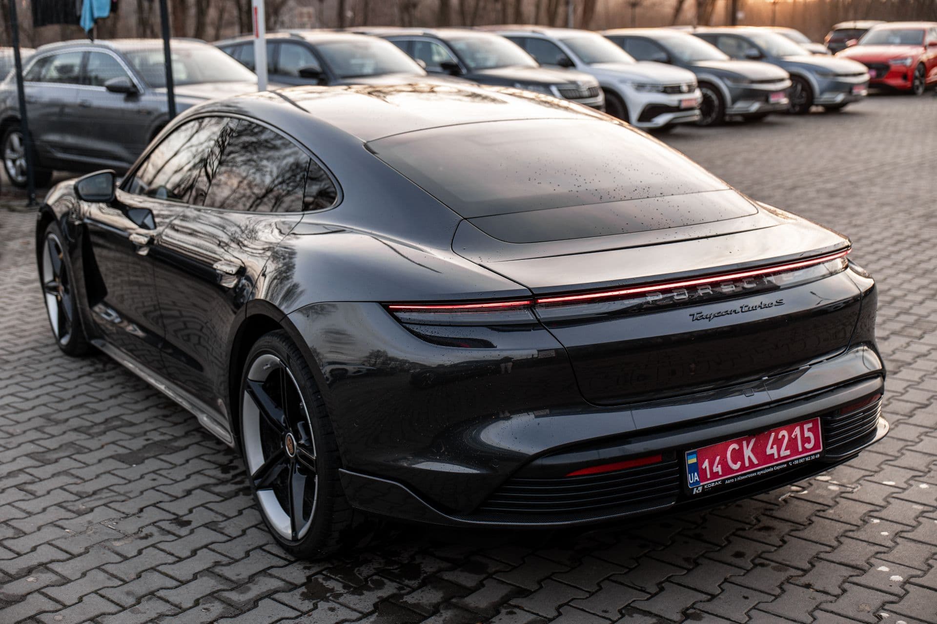 PORSCHE TAYCAN TURBO S  thumbnail 5