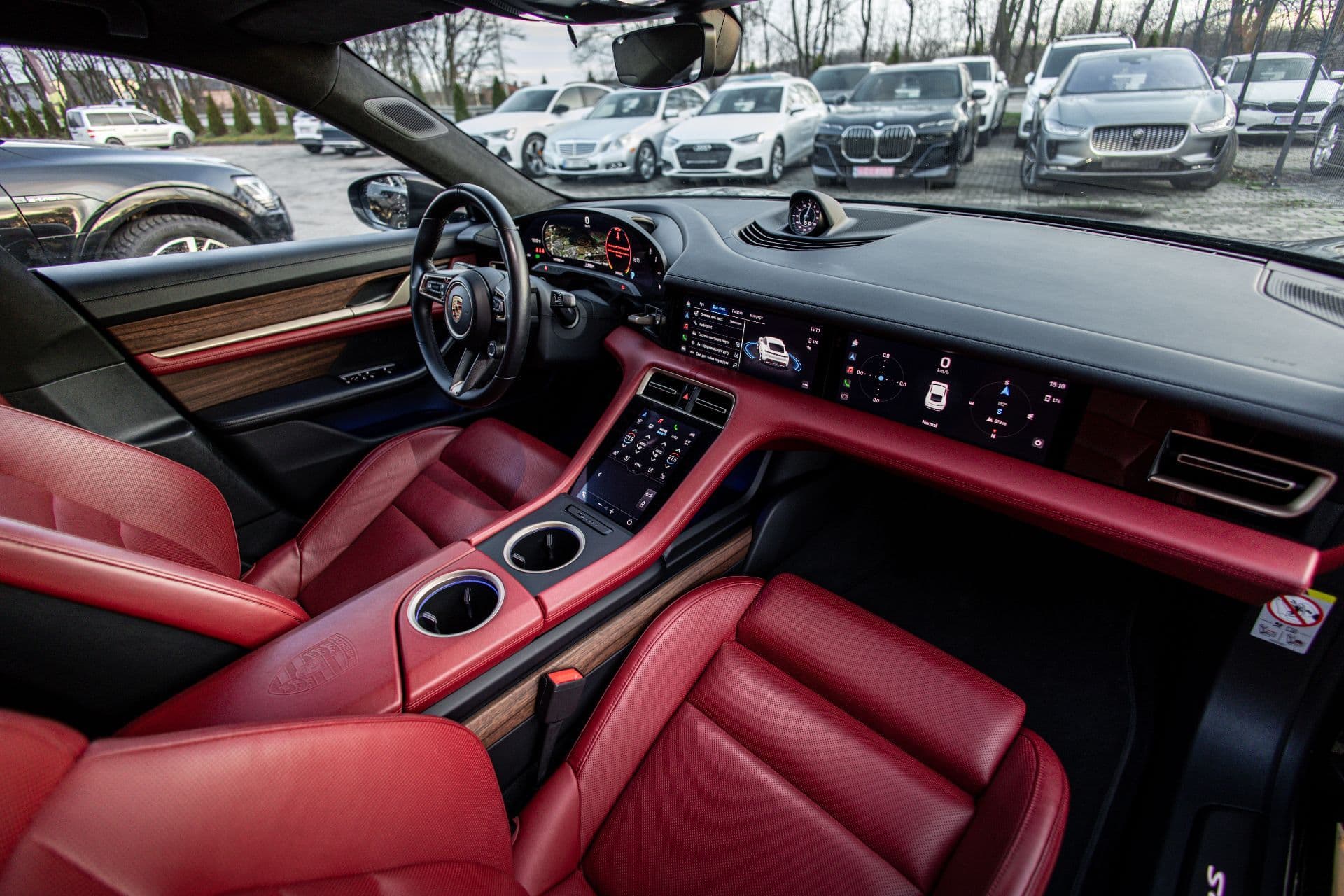 PORSCHE TAYCAN TURBO S  thumbnail 7