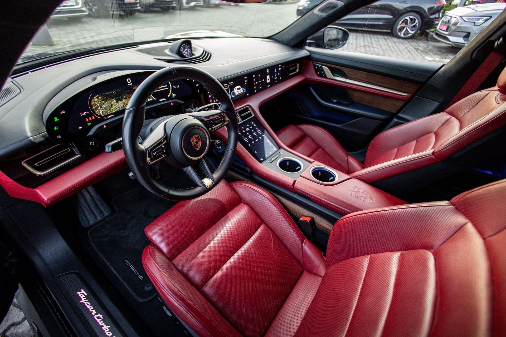 PORSCHE TAYCAN TURBO S  thumbnail 6