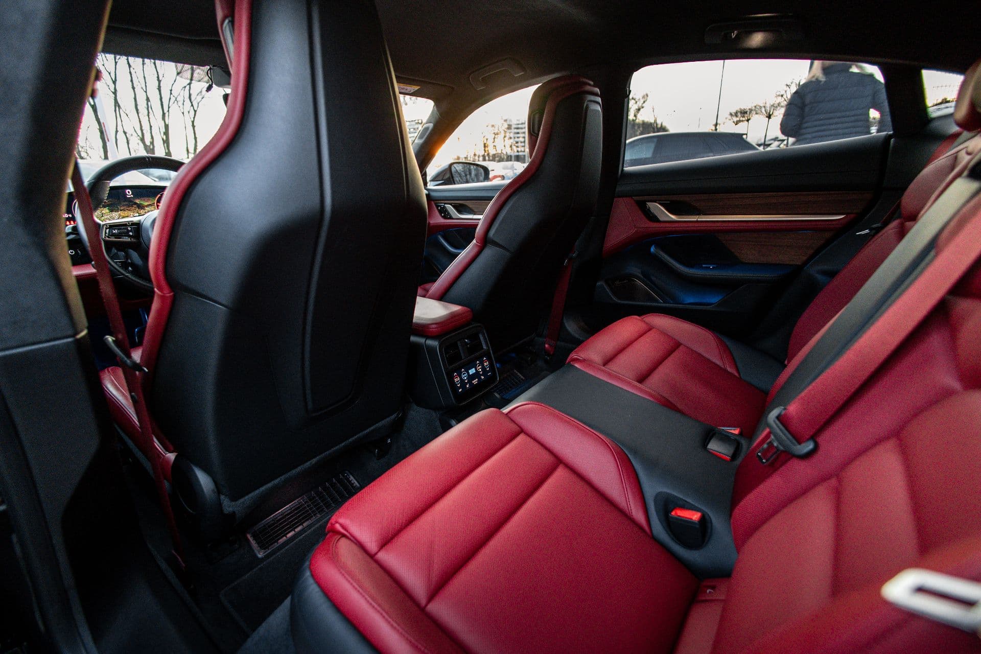 PORSCHE TAYCAN TURBO S  thumbnail 8