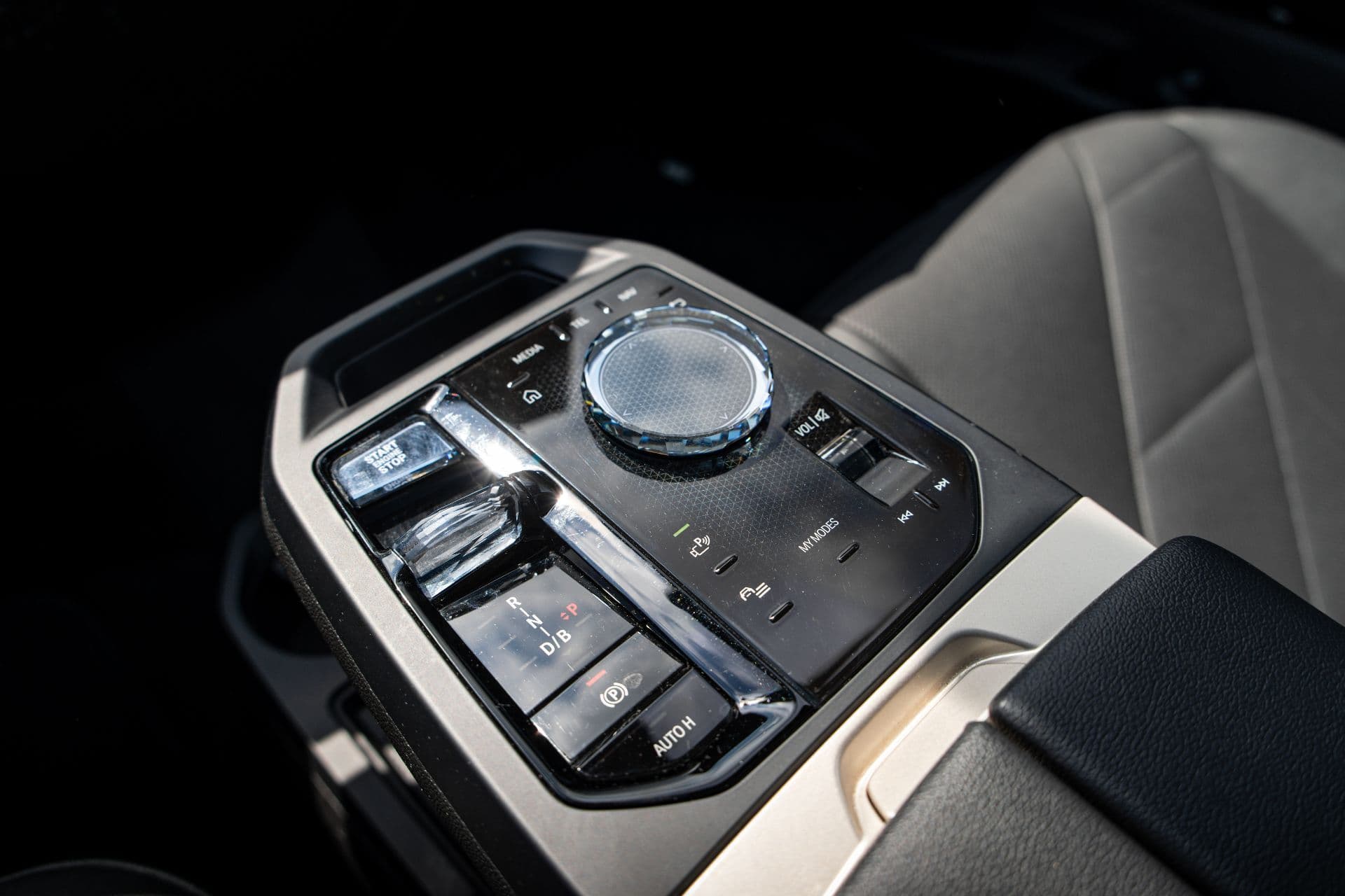 bmw ix 50 thumbnail 9