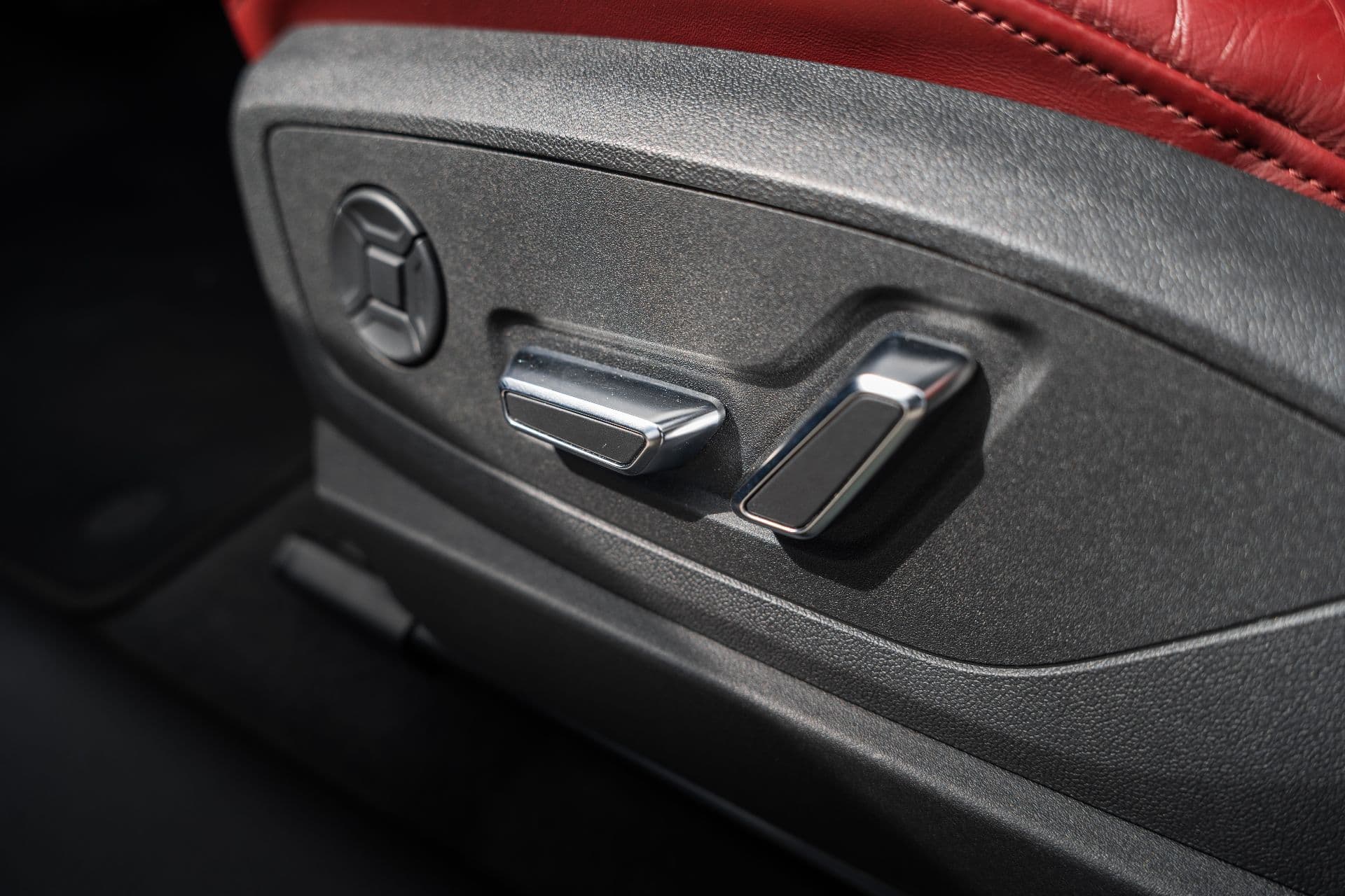 audi e-tron s sportback thumbnail 17