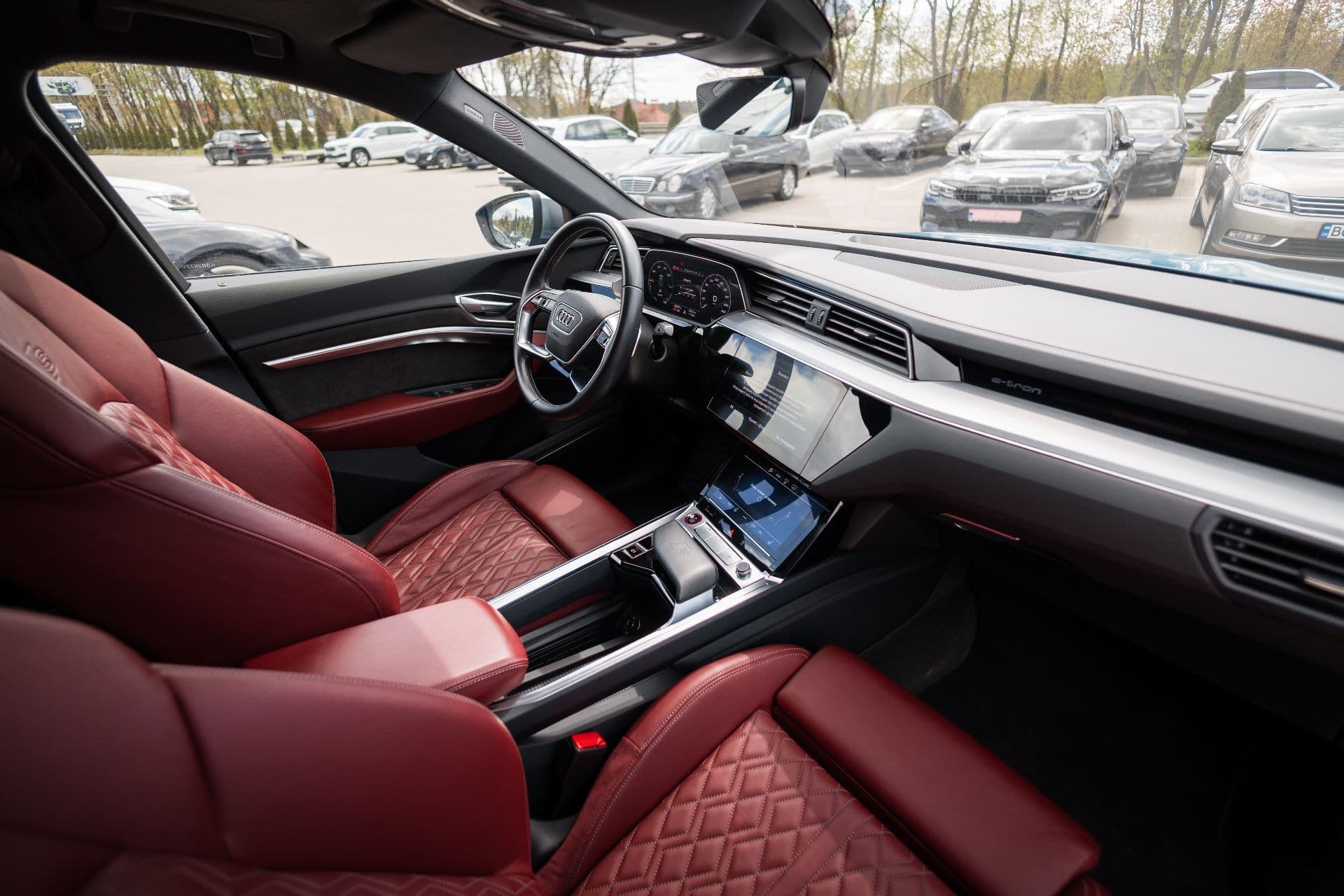 audi e-tron s sportback thumbnail 10