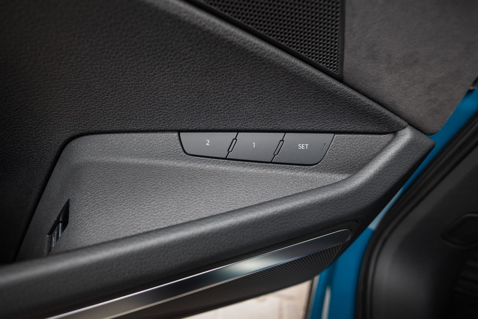 audi e-tron s sportback thumbnail 13