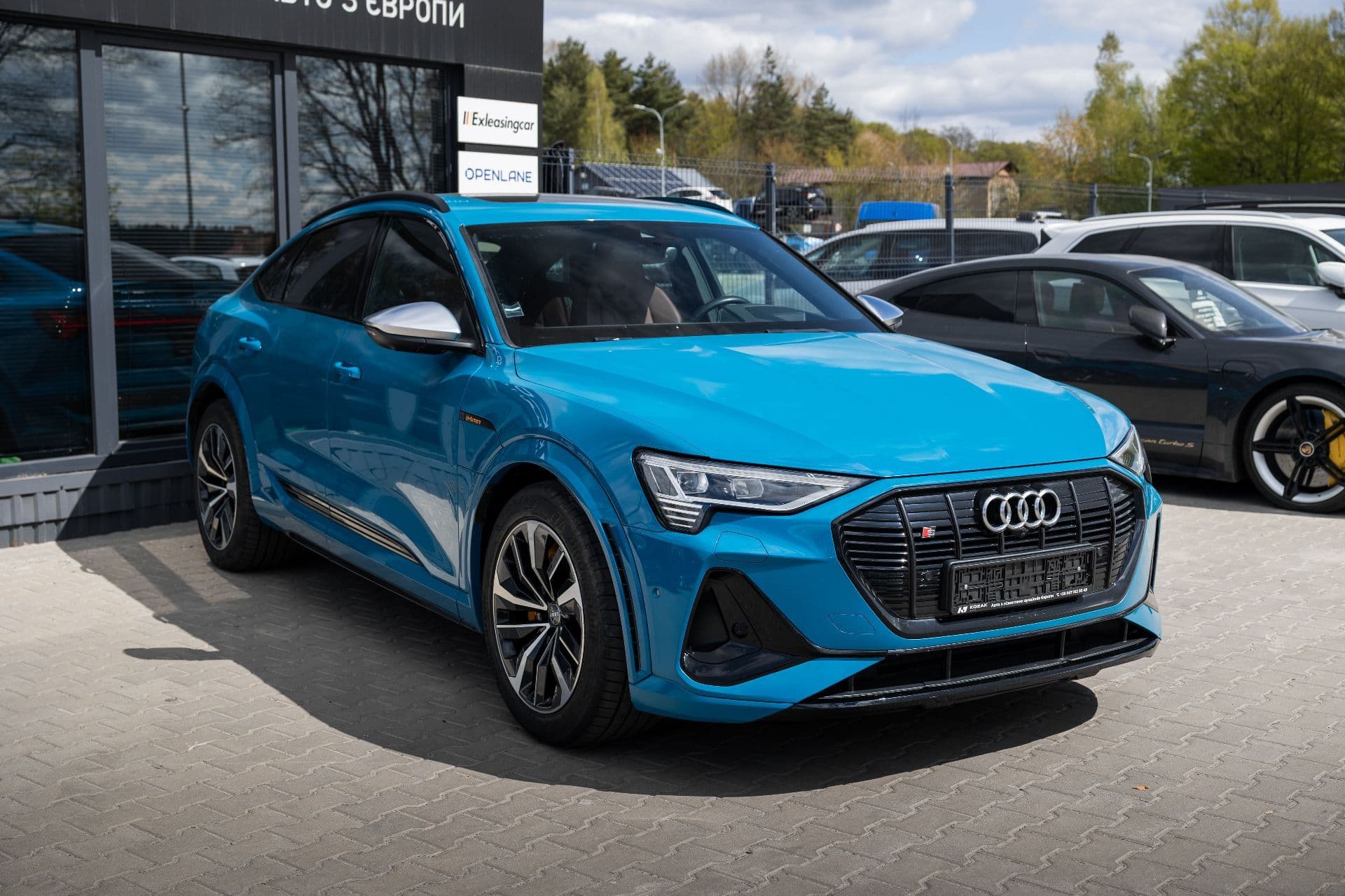 audi e-tron s sportback thumbnail 3