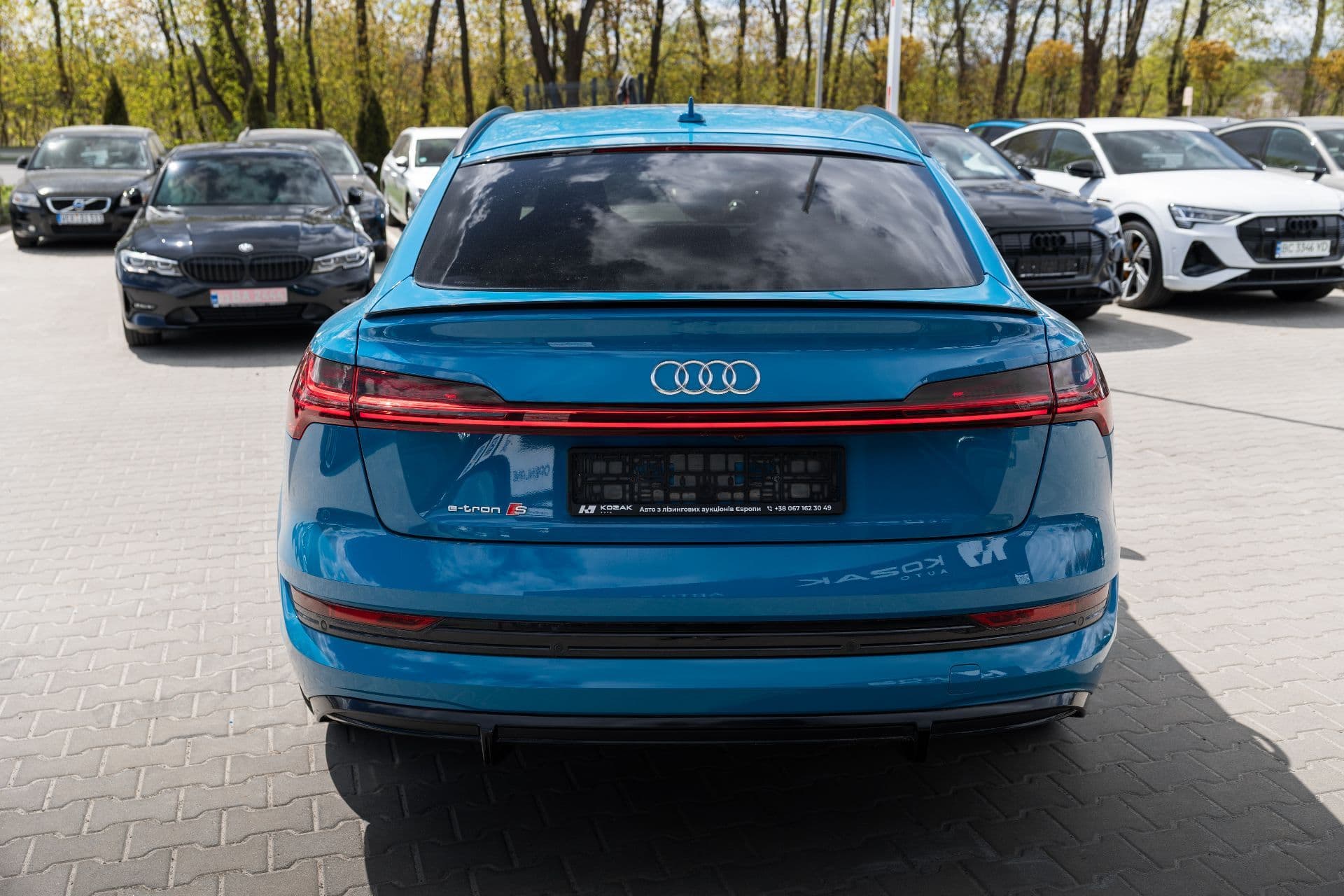 audi e-tron s sportback thumbnail 5